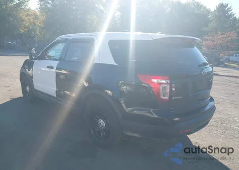 2015 Ford Police Interceptor z USA, uszkodzony, nr VIN 1FM5K8AR4FGC41843